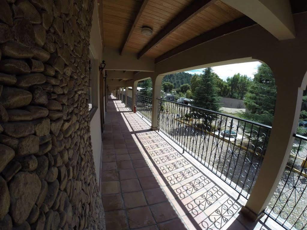 Hotel Cascada Inn Creel Exterior photo